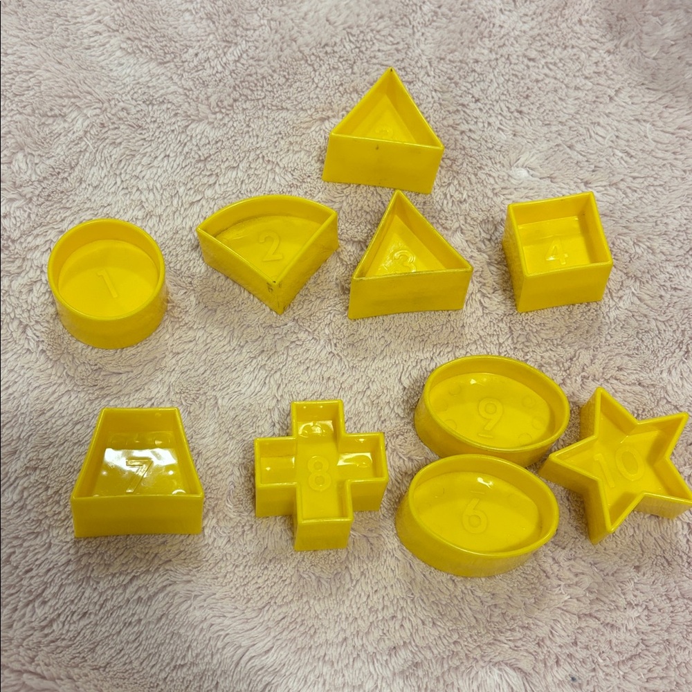 Tupperware Shape Ball - Picture 3 of 4